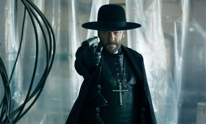 Father Joe: Kiefer Sutherland jako kněz zabiják v první upoutávce | Fandíme filmu