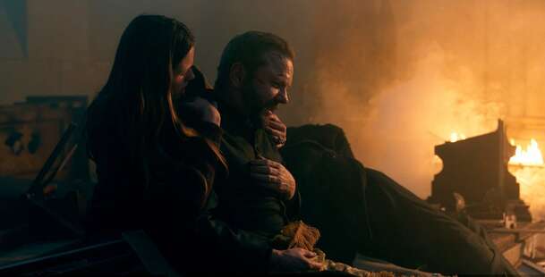 Father Joe: Kiefer Sutherland jako kněz zabiják v první upoutávce | Fandíme filmu