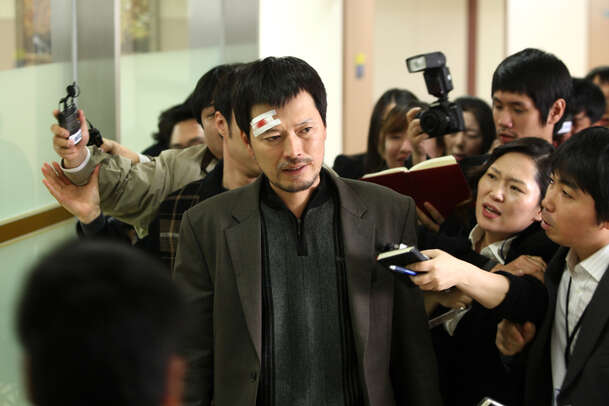 Confession of Murder: Ve fascinujícím thrilleru zabiják drze napíše román o svém řádění | Fandíme filmu