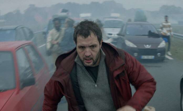 Vincent musí zemřít: V drsné černé komedii hrdinu najednou chtějí všichni zabít | Fandíme filmu
