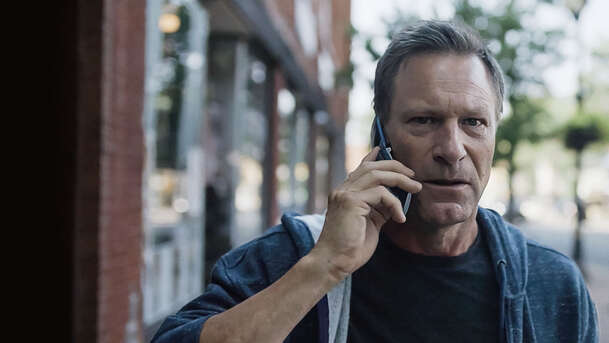 Model Citizen: Aaron Eckhart ve sci-fi thrilleru nemůže věřit vlastním vzpomínkám | Fandíme filmu