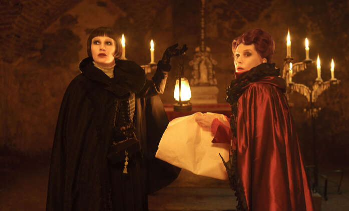 Krvavá hraběnka: Z příběhu hraběnky Bathory je absurdní černá komedie | Fandíme filmu
