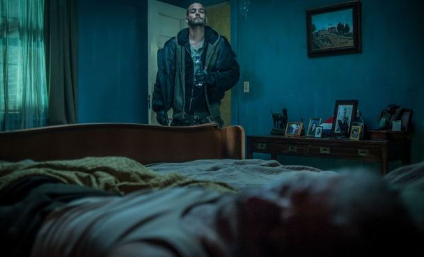 Smrt ve tmě 2: Pokračování thrilleru s drsným slepcem má režiséra | Fandíme filmu