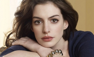 Colossal: Anne Hathaway v dramatu s obří ještěrkou | Fandíme filmu