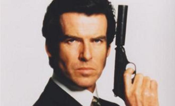 Exkluzivní video: James Bond Pierce Brosnan natáčí v Praze | Fandíme filmu