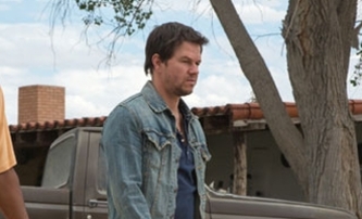 2 Guns: Denzel Washington a Mark Wahlberg na oficiální fotce | Fandíme filmu