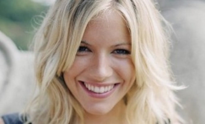 American Sniper: Půvabná Sienna Miller na palubě | Fandíme filmu