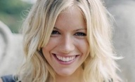 American Sniper: Půvabná Sienna Miller na palubě | Fandíme filmu