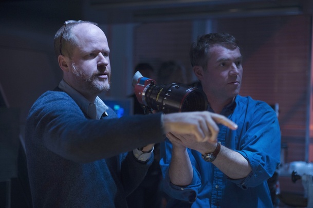 Joss Whedon odpustil seriál The Nevers. Pokračuje po Deppovi velká čistka? | Fandíme serialům