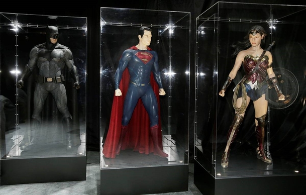Batman v Superman: Plakáty, kostýmy, Batmobil | Fandíme filmu