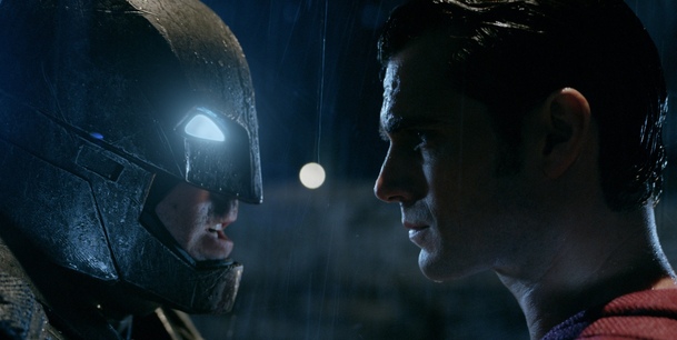 Batman v Superman: Detailní fotky Batmanovy zbroje | Fandíme filmu