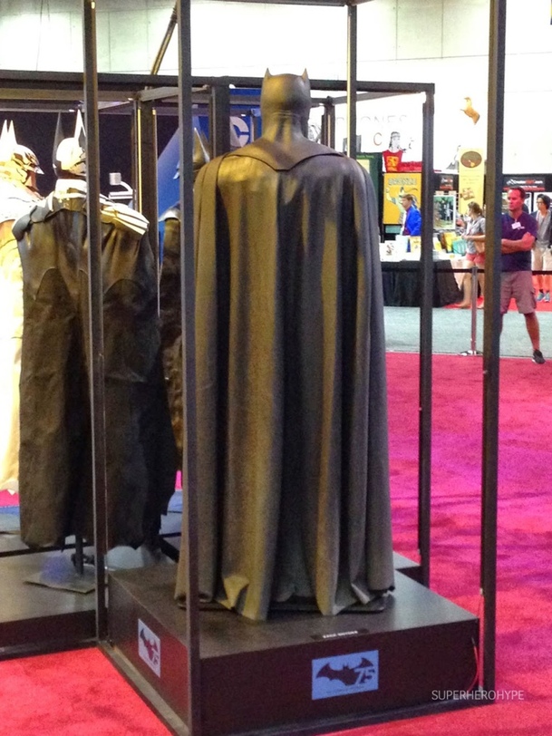 Batman v Superman: Fotky Batmanova kostýmu | Fandíme filmu