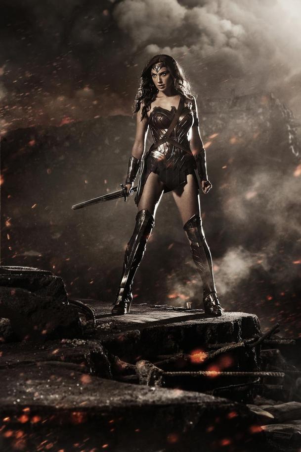 Batman v Superman: Plakát Wonder Woman a Comic-Con | Fandíme filmu