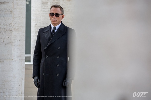 Bond 25 si vybral scenáristy | Fandíme filmu