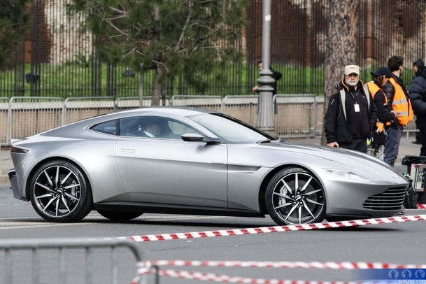 Spectre: Nové oficiální fotky a natáčení v Římě | Fandíme filmu