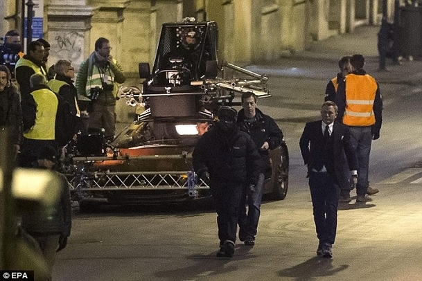 Spectre: Nové oficiální fotky a natáčení v Římě | Fandíme filmu