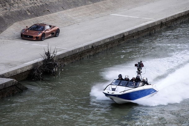 Spectre: Nové oficiální fotky a natáčení v Římě | Fandíme filmu