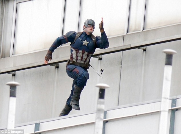 Captain America 3: Fotky Black Panthera z natáčení | Fandíme filmu