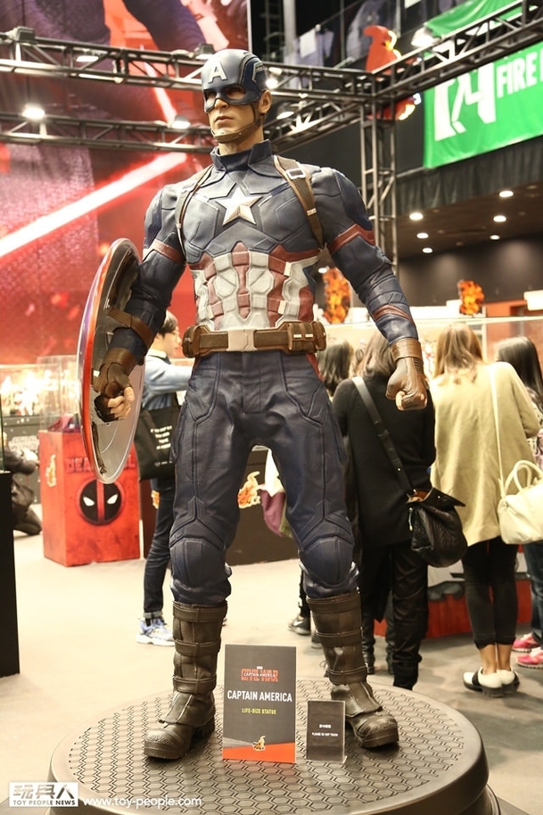 Captain America 3: Hrdinové spolu bojují na obřím banneru | Fandíme filmu