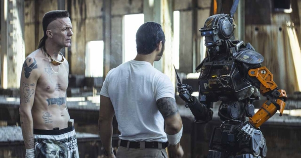 Chappie: První akční klip | Fandíme filmu