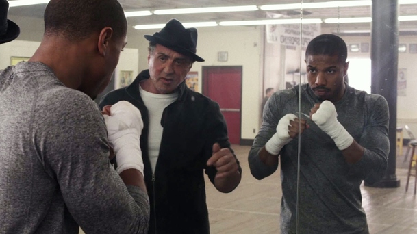 Creed: Stallone školí mladé ucho v novém featurettu | Fandíme filmu