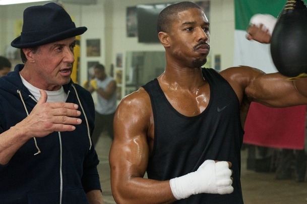 Creed: Stallone školí mladé ucho v novém featurettu | Fandíme filmu