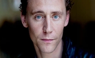 Crimson Peak: Cumberbatche střídá Tom Hiddleston | Fandíme filmu