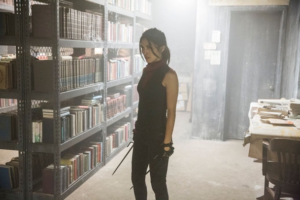 The Defenders: Elektra potvrzena, nové záběry z Iron Fista | Fandíme serialům