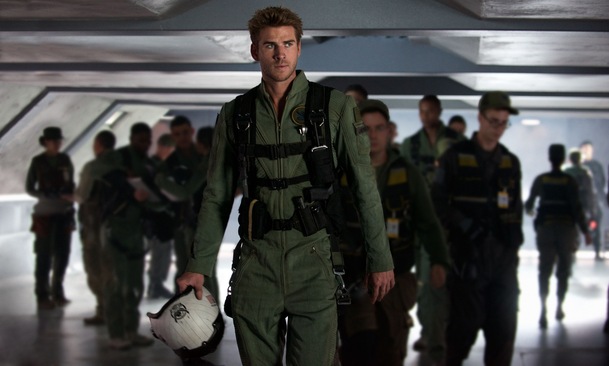 Liam Hemsworth si zahraje v seriálu od tvůrce Týmu Škorpion | Fandíme serialům