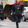 Doctor Strange: Mads Mikkelsen a 100 fotek z natáčení | Fandíme filmu