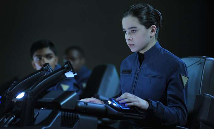 Asteroid: Hailee Steinfeld a Ron Perlman nás vezmou na riskantní vesmírnou výpravu | Fandíme filmu