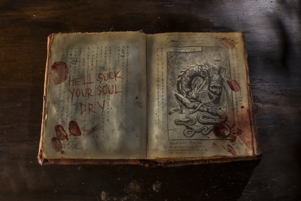 Evil Dead: Krvavá lázeň ve videích i na fotkách | Fandíme filmu