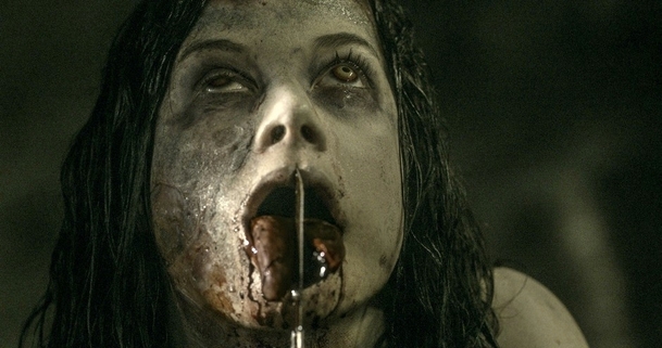 Evil Dead: Krvavá lázeň ve videích i na fotkách | Fandíme filmu