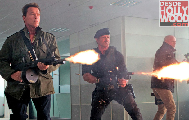 Expendables 2: Nové fotky s Arniem i Willisem | Fandíme filmu