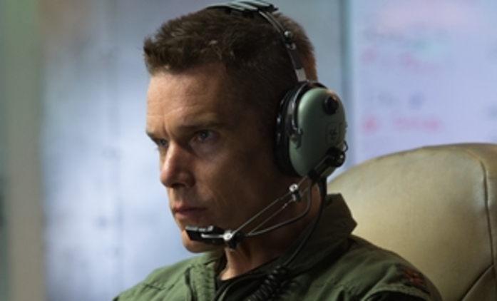 Good Kill: Ethan Hawke jako pilot dronu | Fandíme filmu