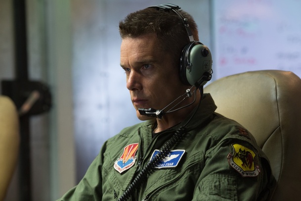 Good Kill: Ethan Hawke jako pilot dronu | Fandíme filmu