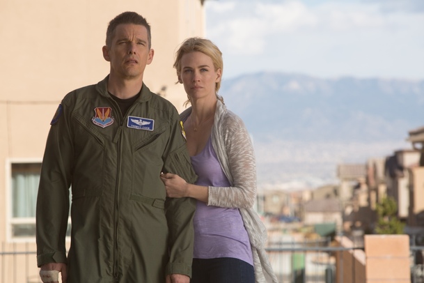 Good Kill: Ethan Hawke jako pilot dronu | Fandíme filmu