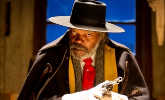 Unholy Trinity: Pierce Brosnan a Samuel L. Jackson ve westernu plném pomsty | Fandíme filmu