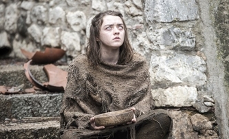 Hra o trůny: Maisie Williams opět provokuje řečmi o finále | Fandíme filmu