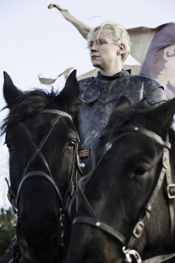 Hra o trůny: Vrcholné okamžiky Brienne s její představitelkou zamávaly | Fandíme serialům
