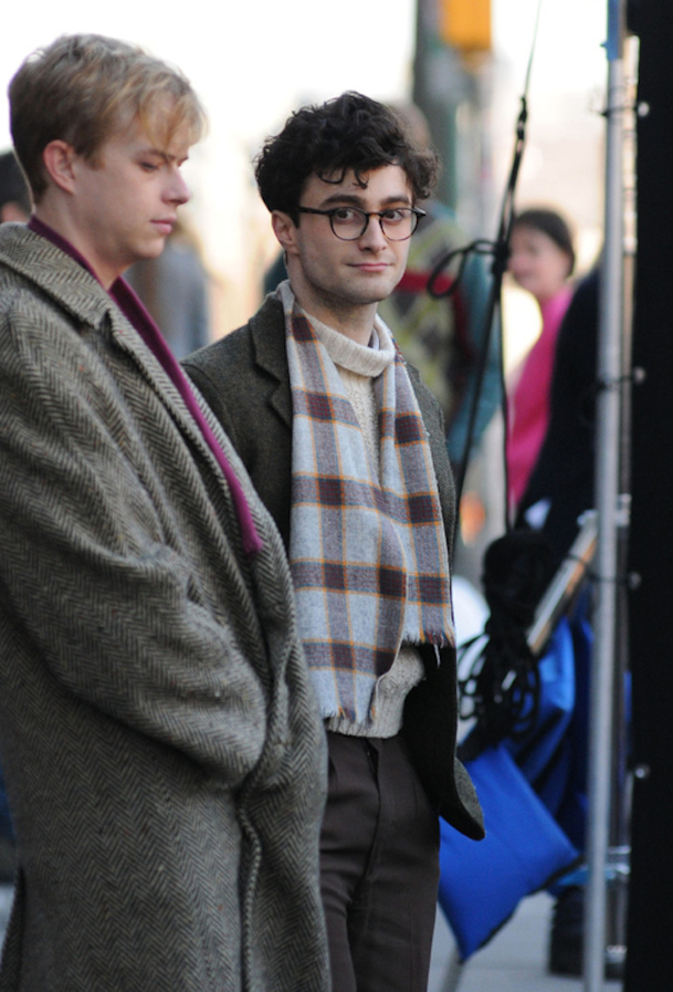 Daniel Radcliffe jako Alan Ginsberg na prvních fotkách | Fandíme filmu