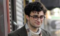 Daniel Radcliffe jako Alan Ginsberg na prvních fotkách | Fandíme filmu