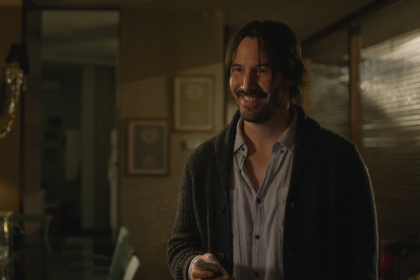 Knock Knock: Keanu Reeves zažívá děs v nové ukázce | Fandíme filmu