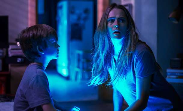 Zhasni a zemřeš: Horor o zlu aktivním pouze za tmy dostane pokračování | Fandíme filmu