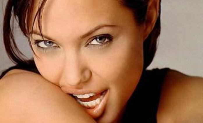 Natočí Angelina Jolie erotický Twilight? | Fandíme filmu