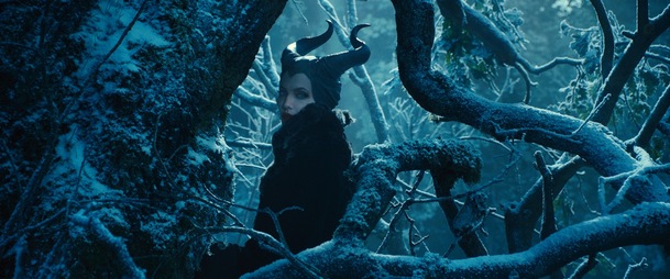 Maleficent: Zlá Angelina Jolie v traileru a na plakátě | Fandíme filmu