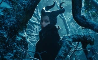 Maleficent: Zlá Angelina Jolie v traileru a na plakátě | Fandíme filmu