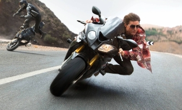 Mission: Impossible 7: Tom Cruise opět létá vzduchem, tentokrát na motorce | Fandíme filmu