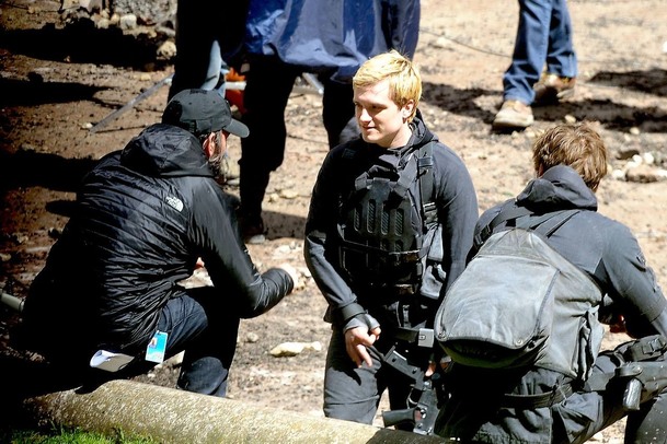 Hunger Games: Mockingjay I. - První oficiální fotky | Fandíme filmu