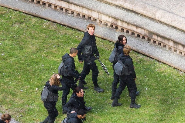 Hunger Games: Mockingjay I. - První oficiální fotky | Fandíme filmu